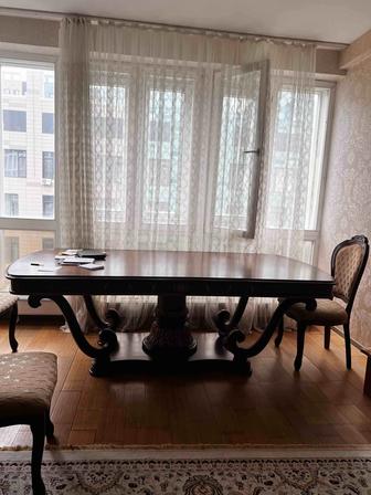Продам стол и шкаф сервиз из массива