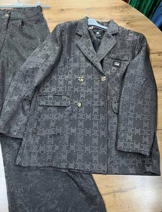 Брючной костюм