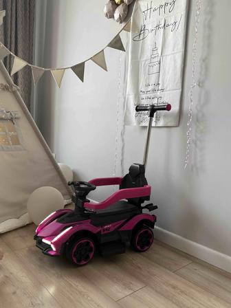 Машина-каталка с ручкой фиолетовая или розовая