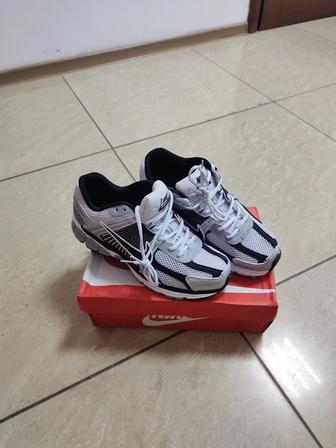 Продам мужские кроссовки NIKE vomero5 zoom