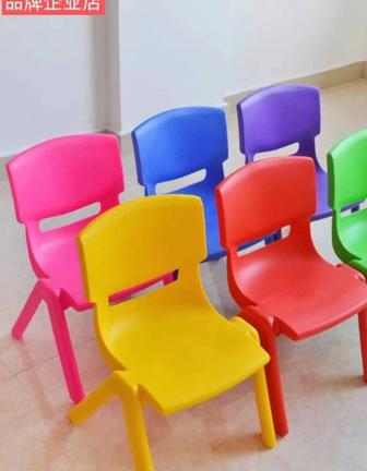 Продам детские стулья