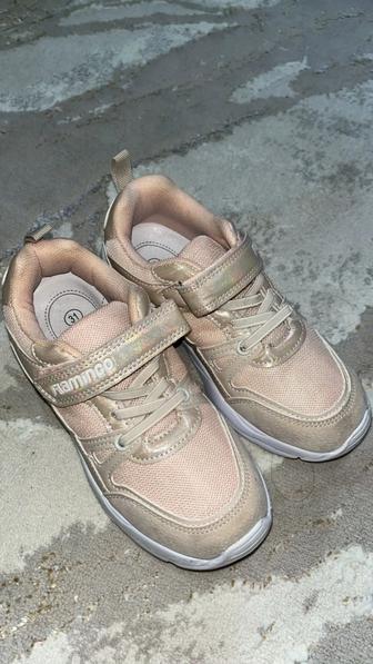 Кроссовки для девочек