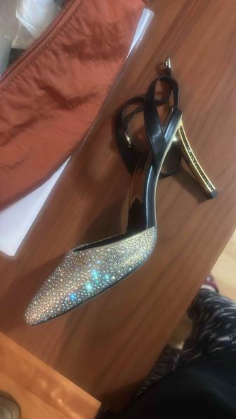 Продам вечерние туфли 37 размер