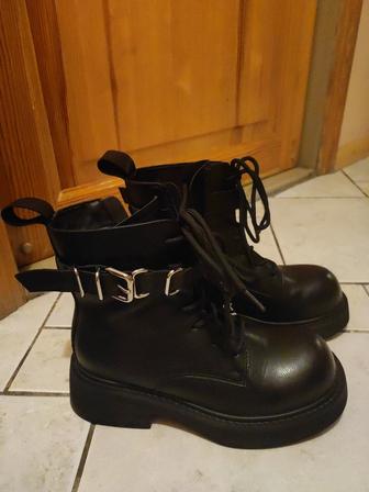Продам ботинки