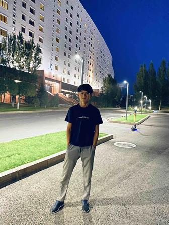 Официант / официантка