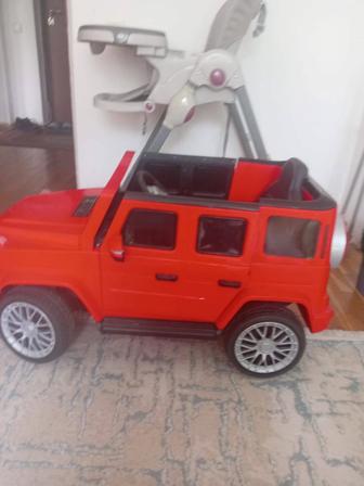 Продам машину детскую