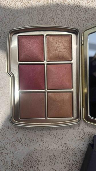 Палетка Hourglass