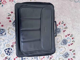 Продается сумка для ноутбука кожаная