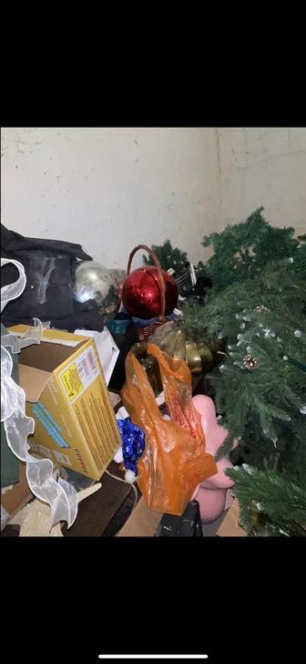 Продаем шары елочные