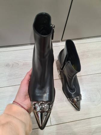 Продам новые итальянские ботинки бренда Casadei