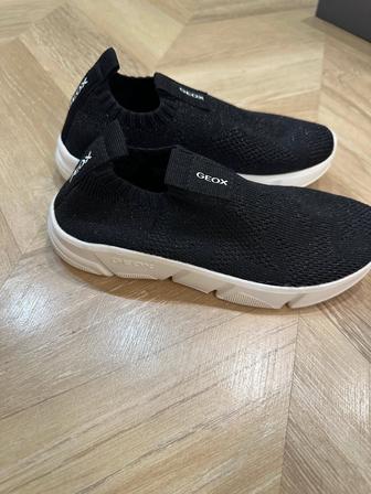 Продам детские кросовки