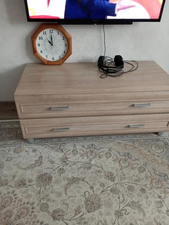 Тумба под ТВ в идеальном состоянии размер 108х50х40.