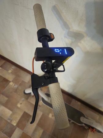 Продаю электросамокат xiaomi electric scooter 3