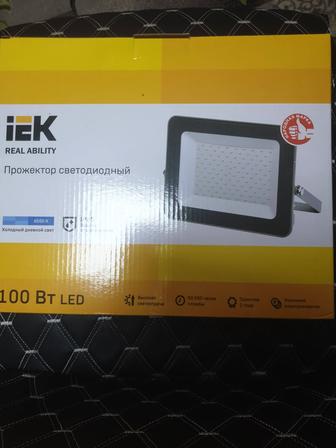 Продам прожектора новые