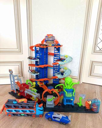 Продам три крутых набора Hot wheels