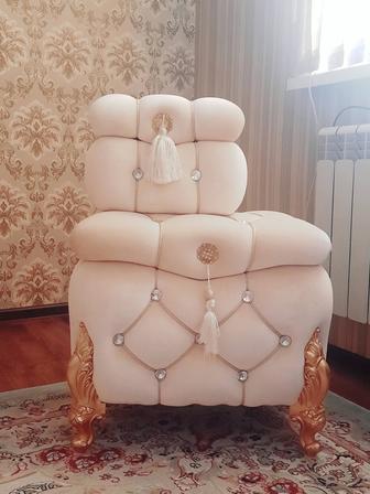 Продается пуфик (в паре со шкатулкой)