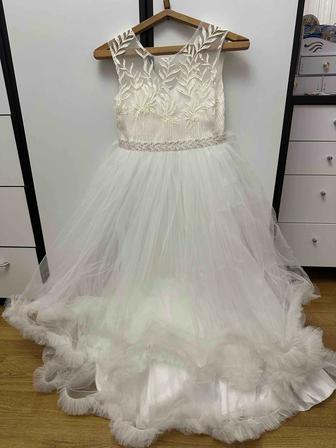 продам платье на девочку