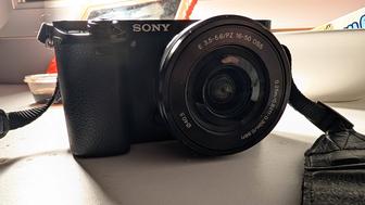 Срочно продам камеру Sony a6000