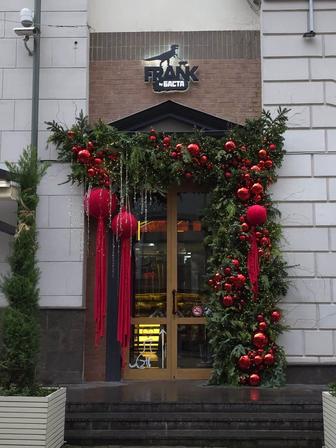 Новогоднее оформление входа и фасада. Декор Астана