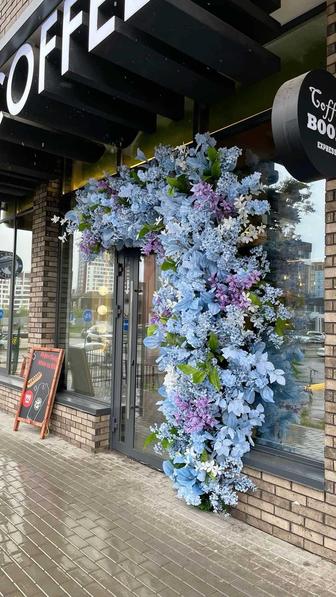 Весеннее оформление входа и фасада. Декор в Астане.