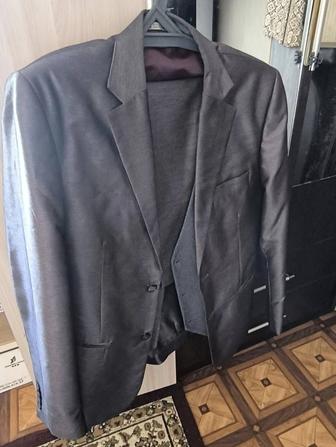 Продам мужской костюм. Цвет серый. Новый. Размер 46.