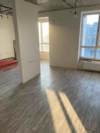 Укладка Ламината, монтаж плинтуса.