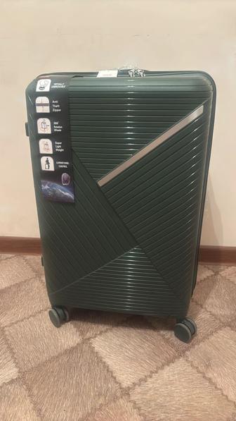 Чемодан новый