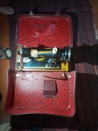 Продам швейную машинку