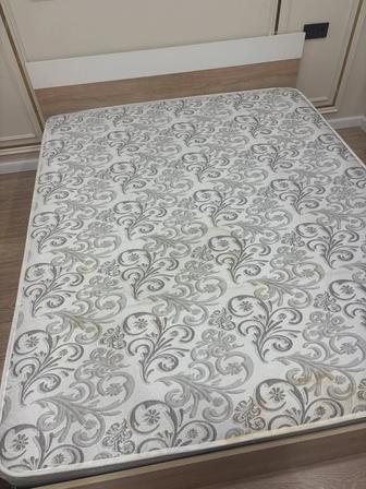 Двуспальная кровать