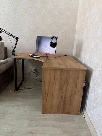 Продам компьютерный стол
