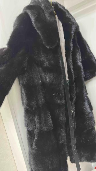 Продам норковую шубу в отличном состоянии размер 42-44 рукава отстегиваются