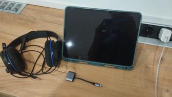 Продается iPad Pro 11 m2 2022 вместе с ним в комплекте Наушник, переходник