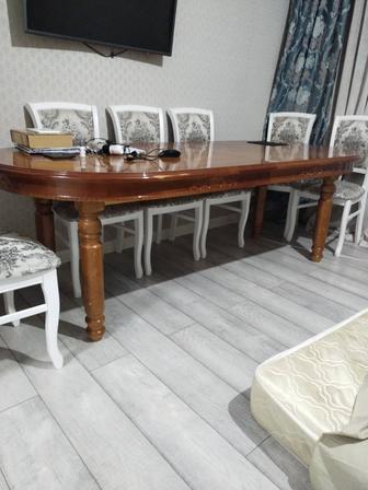 Продам стол гостинной