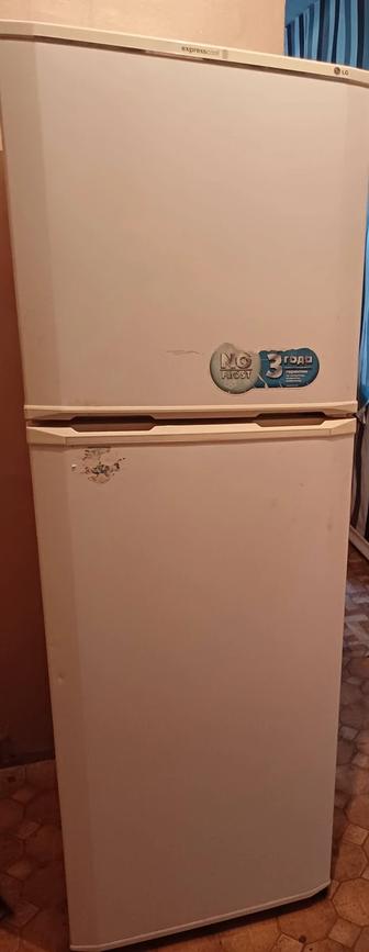 Продам б/у холодильник LG