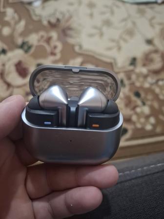 Продам наушники Samsung Buds 3 pro