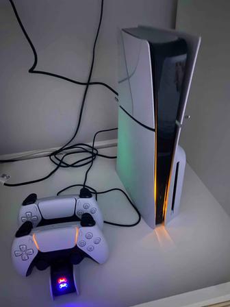 Sony PlayStation 5 slim с 2 геймпадами