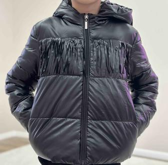 Продам детскую демисезонную куртку .