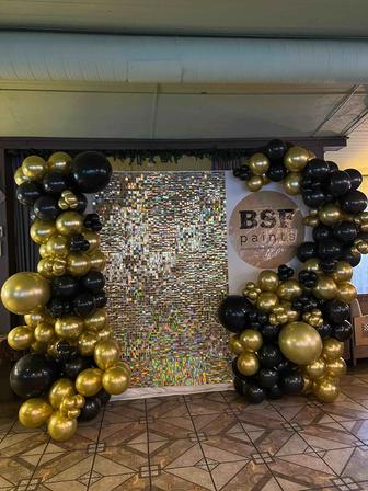 Оформление фотозоны с шарами, с цветами, подсветкой и баннером