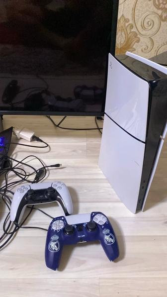 PLAY station 5 slim