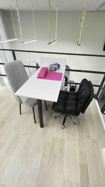 Сдаю маникюрный стол