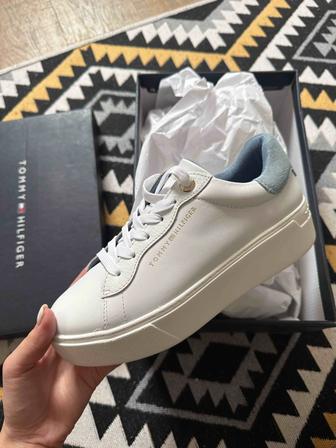 Продам кроссовки Tommy Hilfiger
