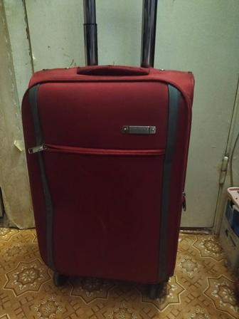 продам чемодан средних размеров