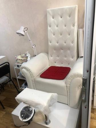 Отдам бесплатно педикюрное кресло с подиумом