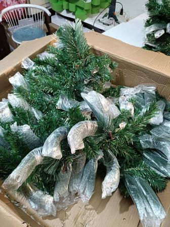 Продам веточки ели и украшение
