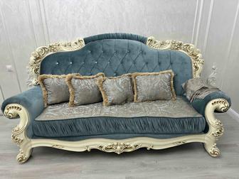 Продам диван с двумя креслами