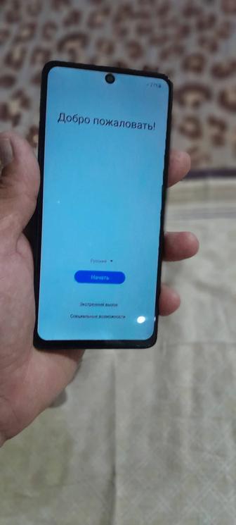 Смартфон Самсунг Galaxy A51 в идеальном состоянии.