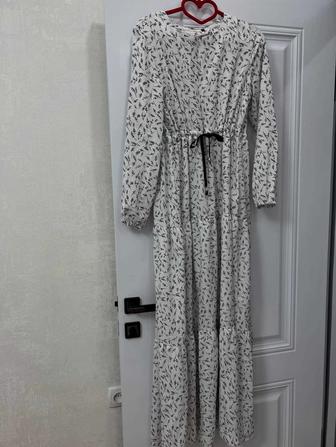 Шай көйлек алдында замок бар