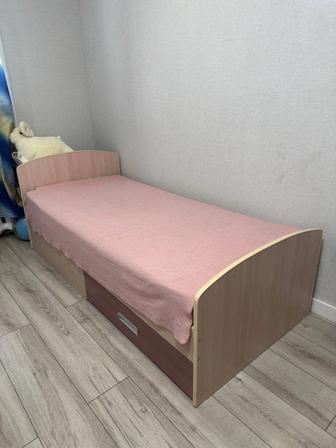 Кровать