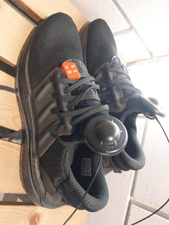 Продам кроссовки Adidas с пластиной Xplrboost