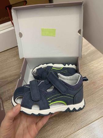 Продам детские сандалии, новые. Покупали в детском мире